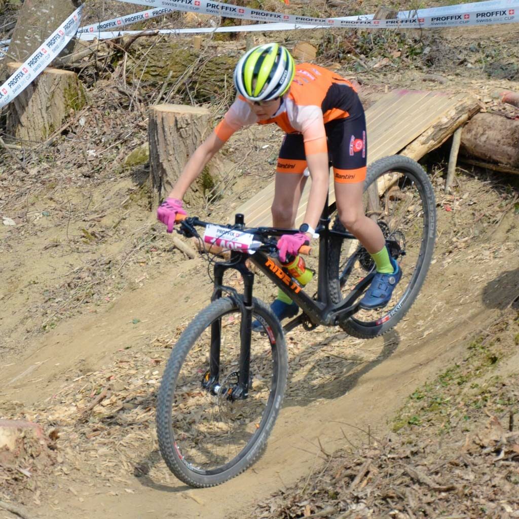 Bike do it RacingTeam Rickenbach LU Maerz 2022 Yaelle Klauser Proffix Bike Cup Jump