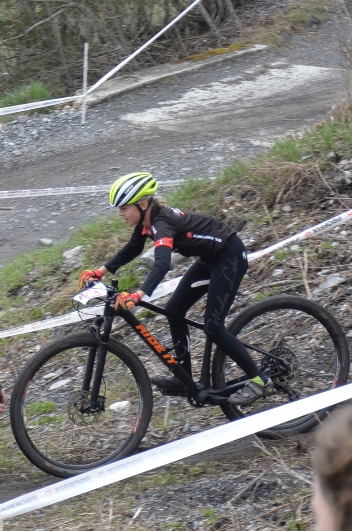 Yaëlle Bike racing 2021 Leysin